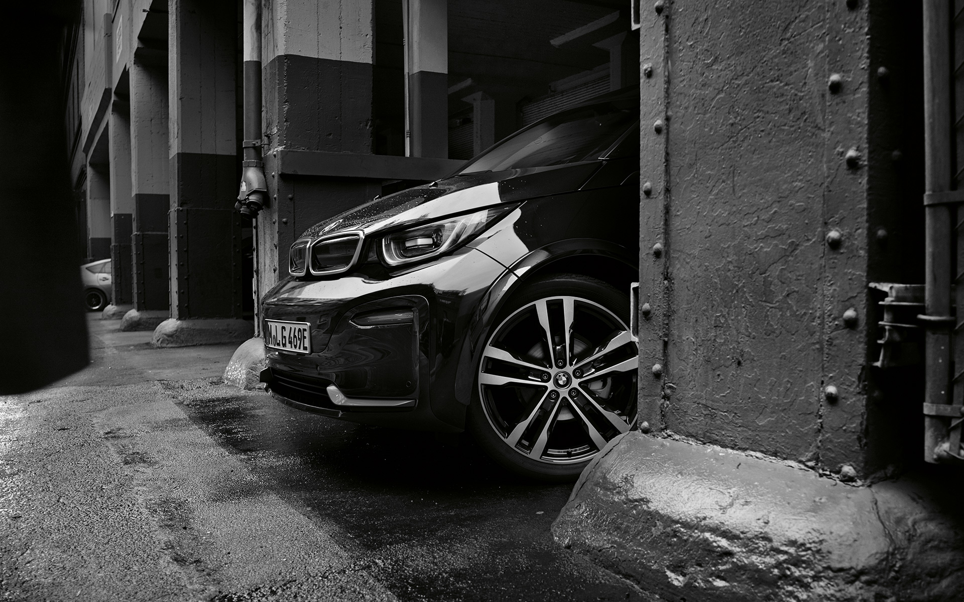 BMW i3s I01 2018 Fluid Black med accent BMW i Blå sedd snett framifrån