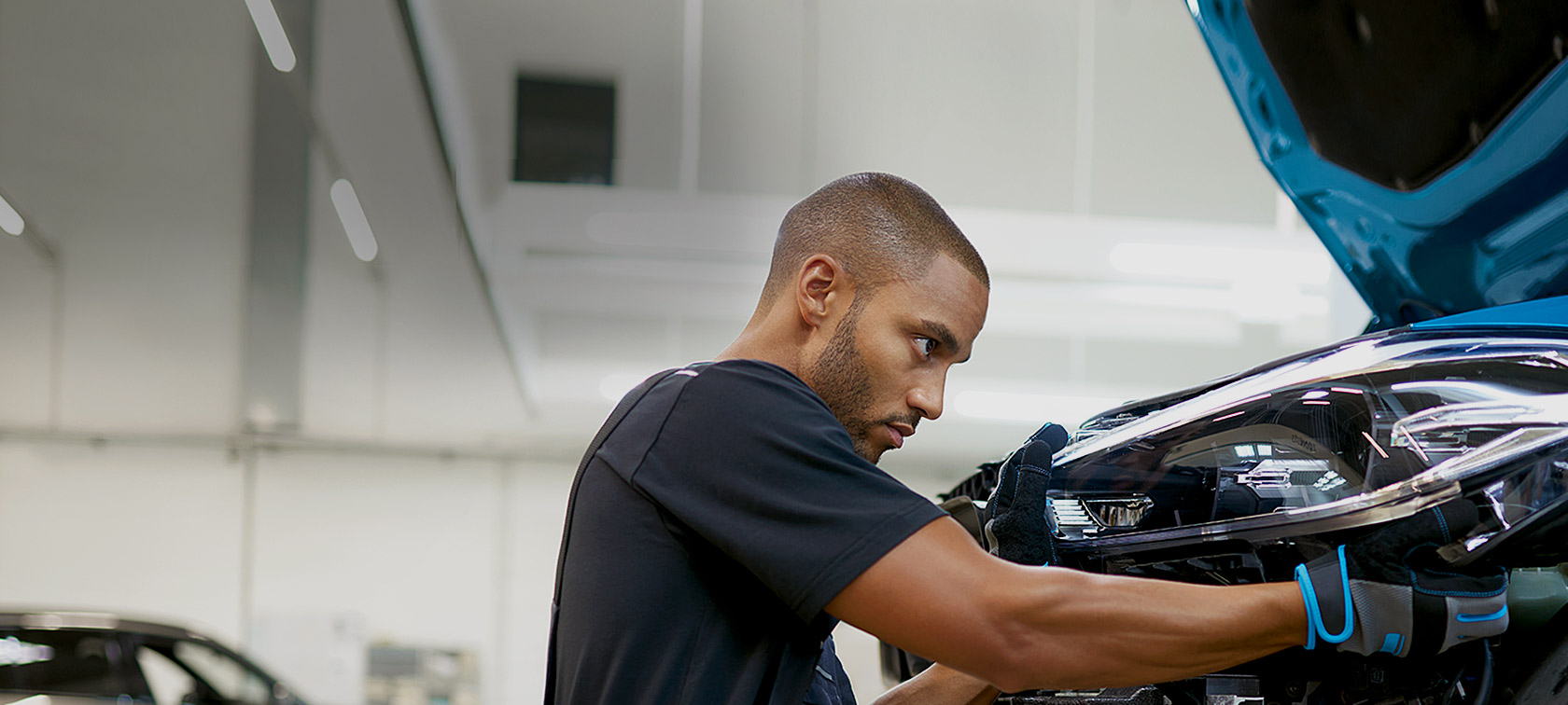 BMW Reparation och bilvård verkstadsmedarbetare